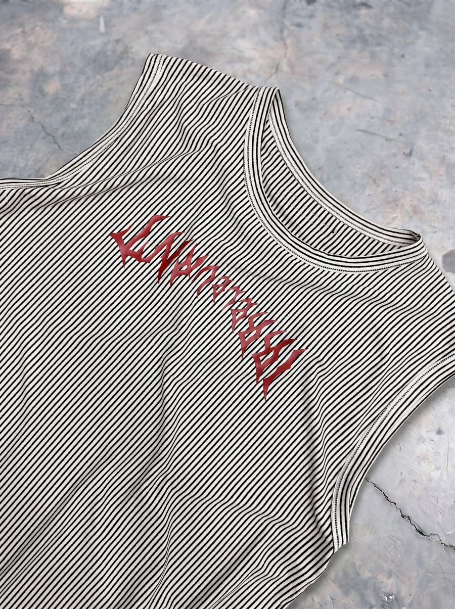 Camiseta Irrelevant Evil