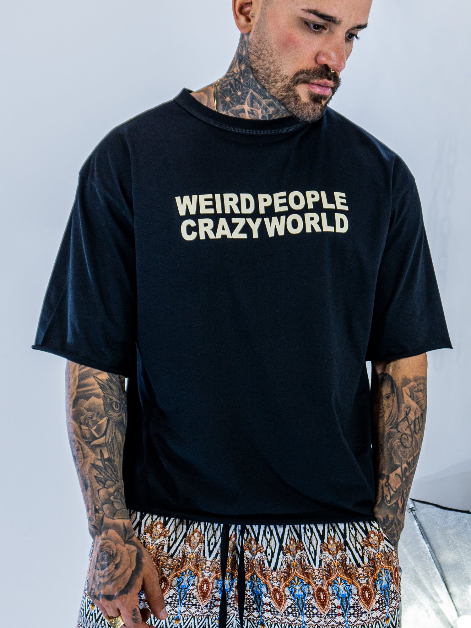 Camiseta Crazy World - Blck – FAS Clothing